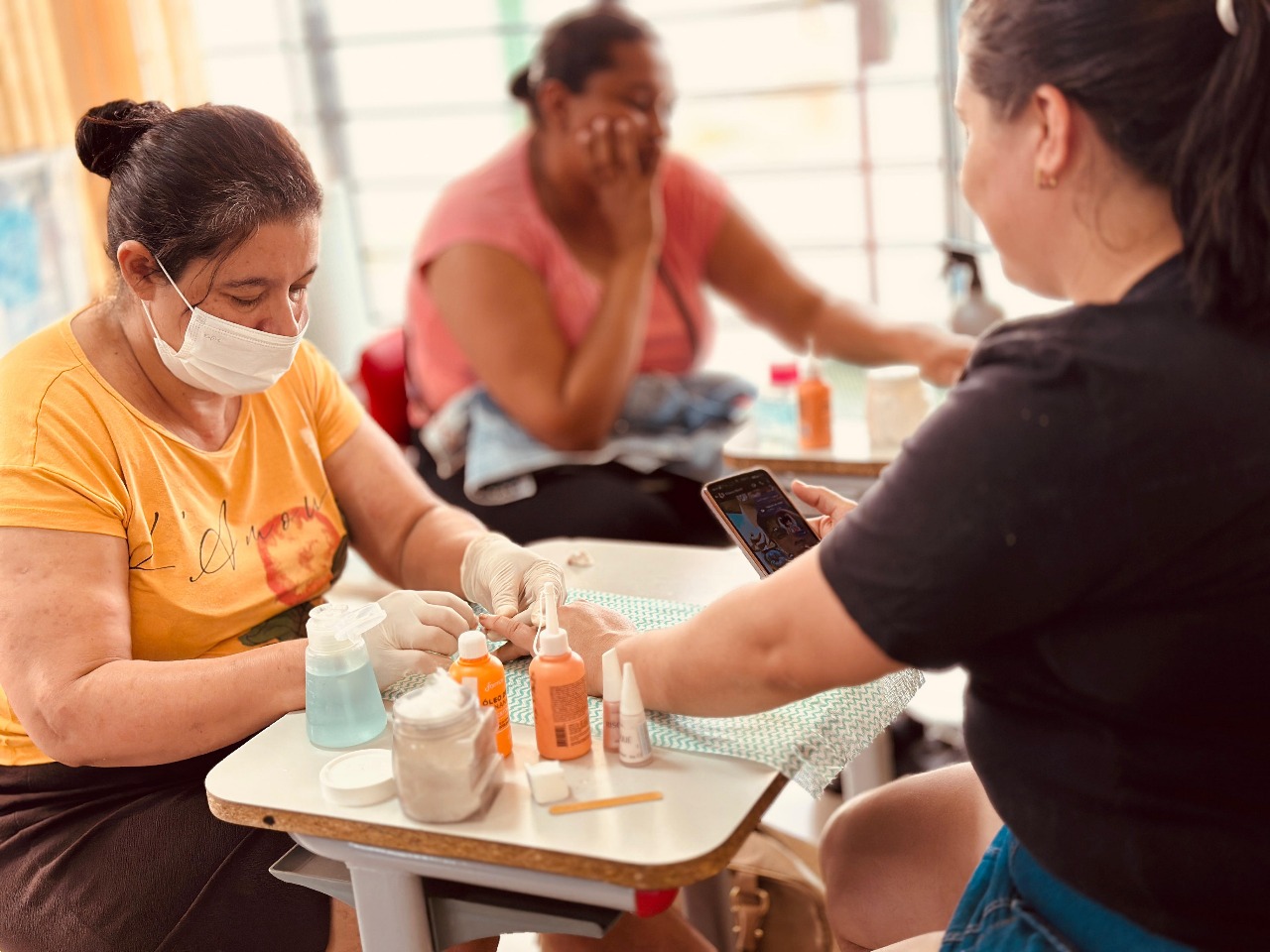 Curso de Manicure e Pedicure inicia aulas práticas em Cambira