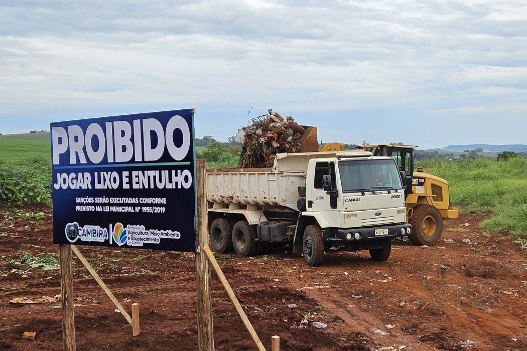 CAMBIRA: Prefeitura combate descarte irregular de lixo em área pública conhecida como 