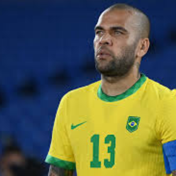 Esposa de Daniel Alves anuncia gravidez após absolvição do jogador