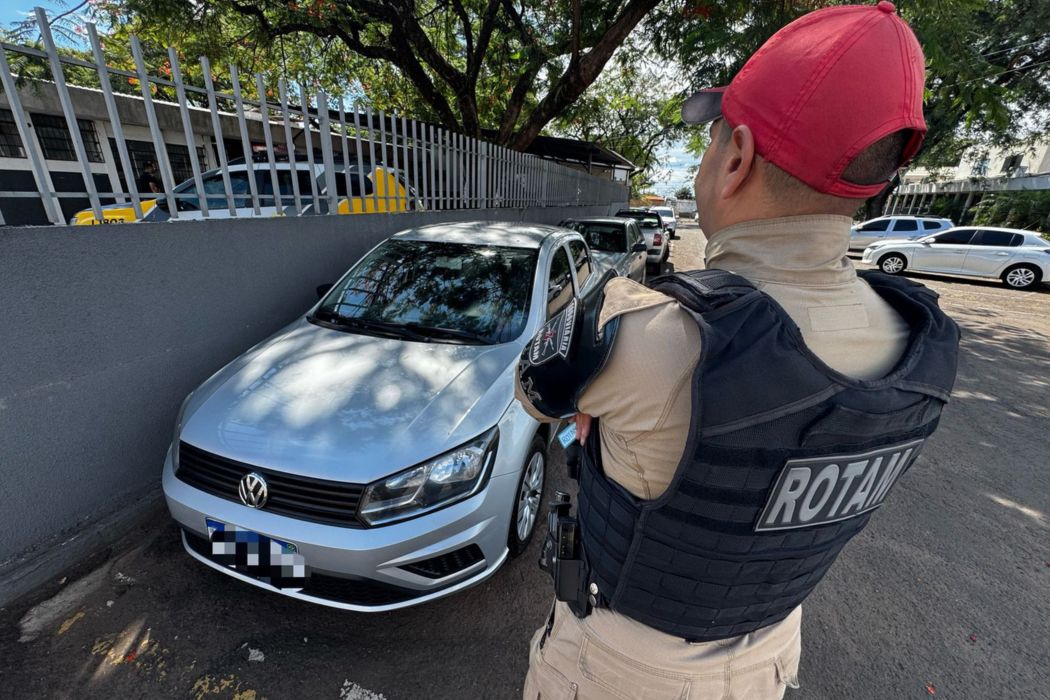Polícia Rodoviária recupera veículo furtado em Maringá e prende mulher em flagrante
