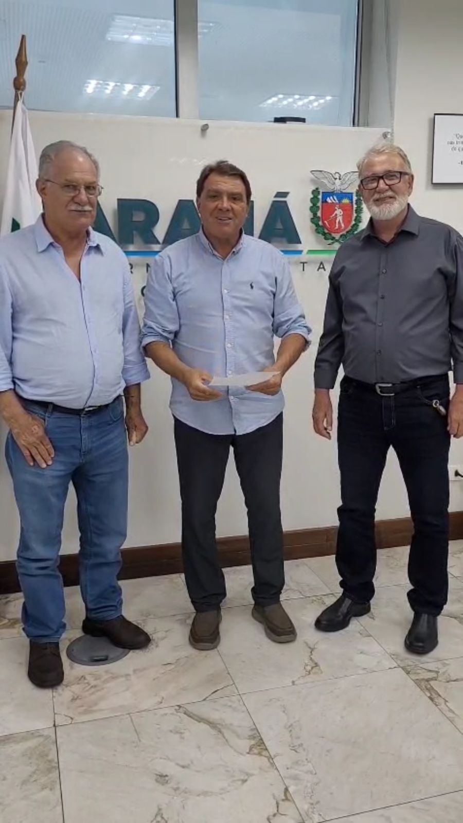 Prefeito Ditão Pupio e vice-prefeito Inei Heckert garantem autorização para aquisição de novos ônibus em Jandaia do Sul