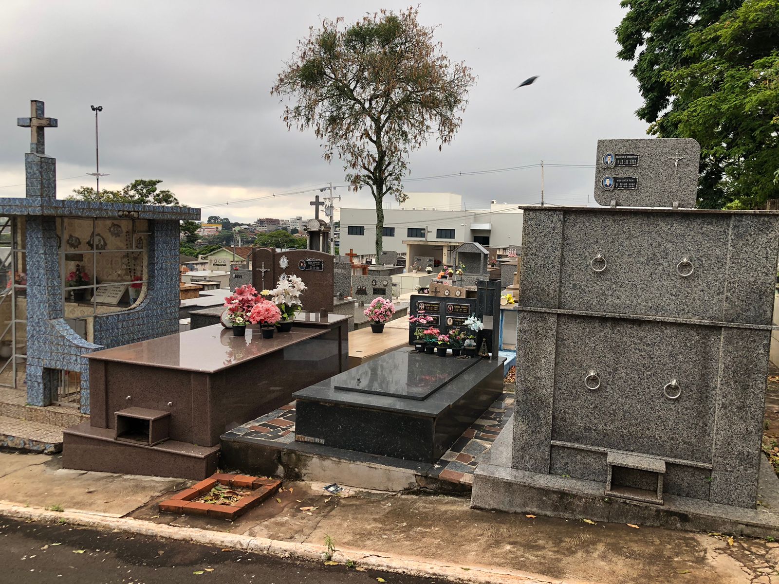 Reformas e pinturas em túmulos devem ser concluídas até o dia 24 de outubro