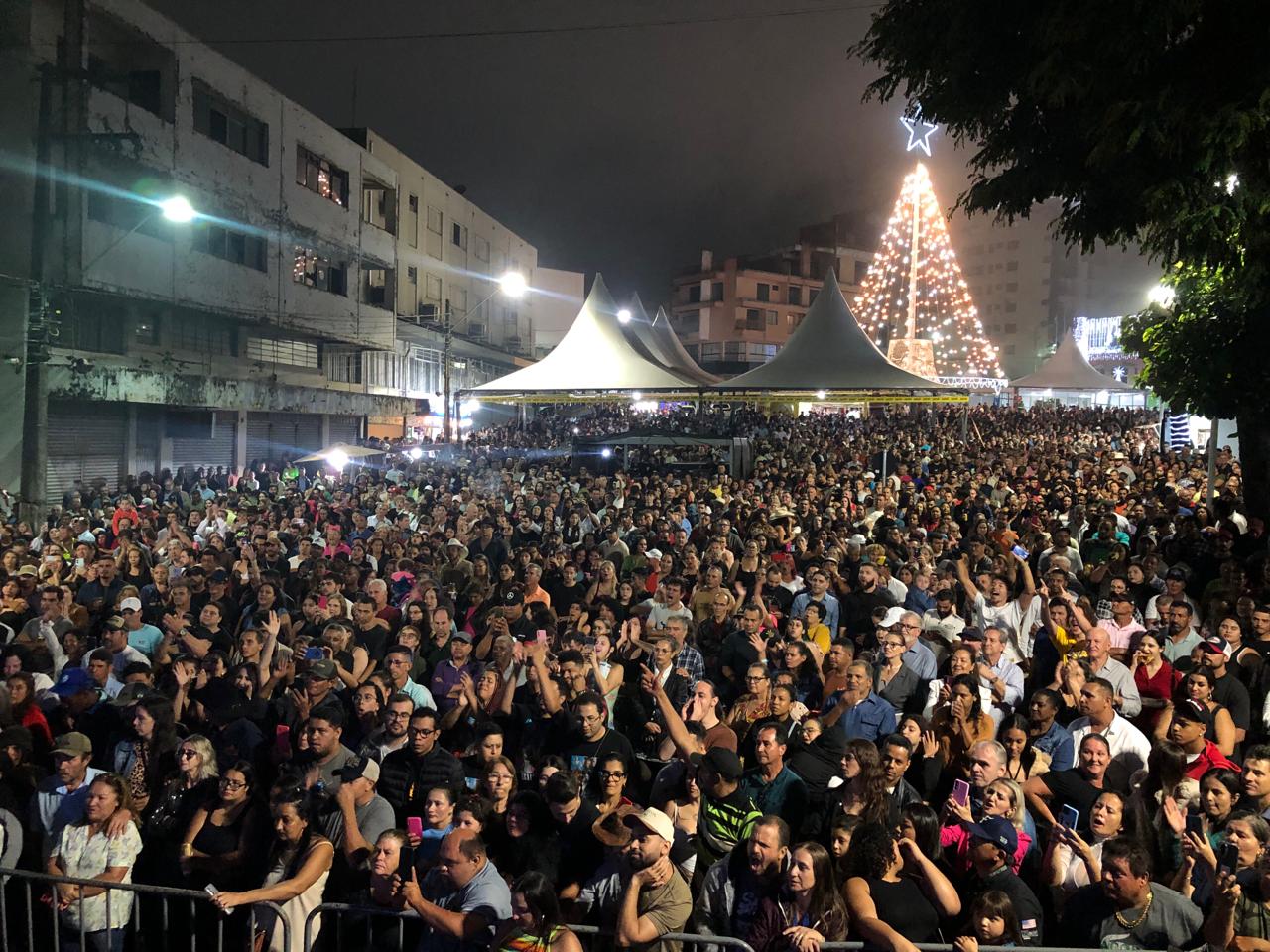Veja as Fotos: Abertura oficial e show de Paula Fernandes marcam comemorações dos 73 anos de Jandaia do Sul