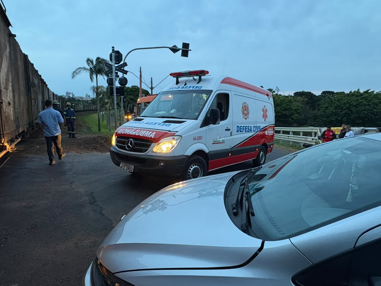 Auto x Trem é registrado mais uma vez no trevo do Panela de Pedra em Jandaia do Sul.