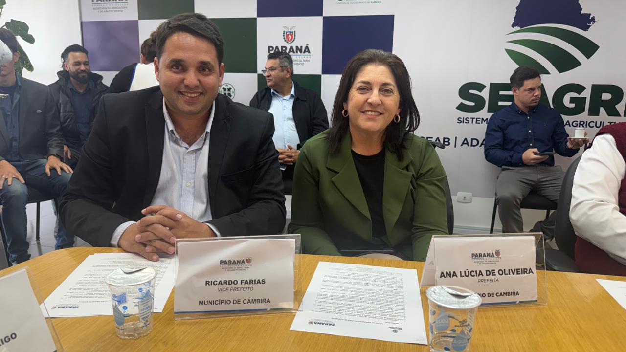 Prefeita Ana Lúcia e vice Ricardinho participam de reunião na SEAB sobre asfalto rural e maquinários agrícolas