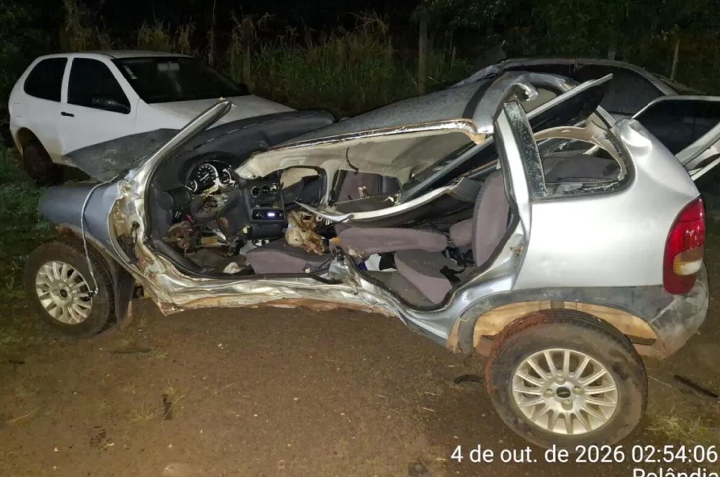 Acidente entre três veículos deixa dois motoristas feridos na PR-170, em Apucarana