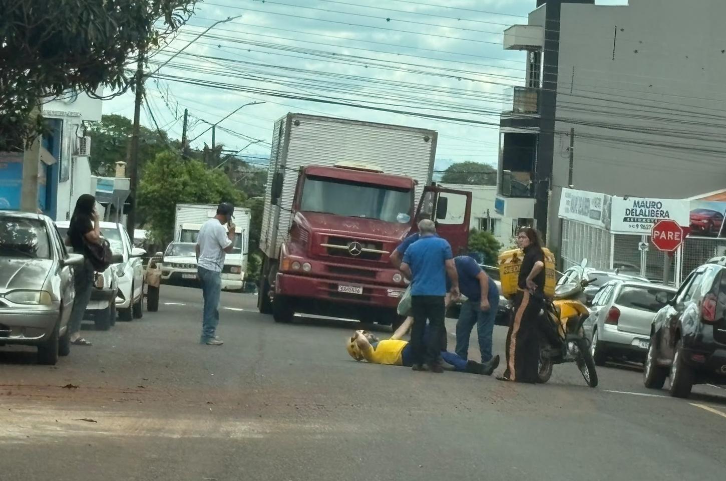 Carteiro fica ferido após ser derrubado por cachorro em Jandaia do Sul