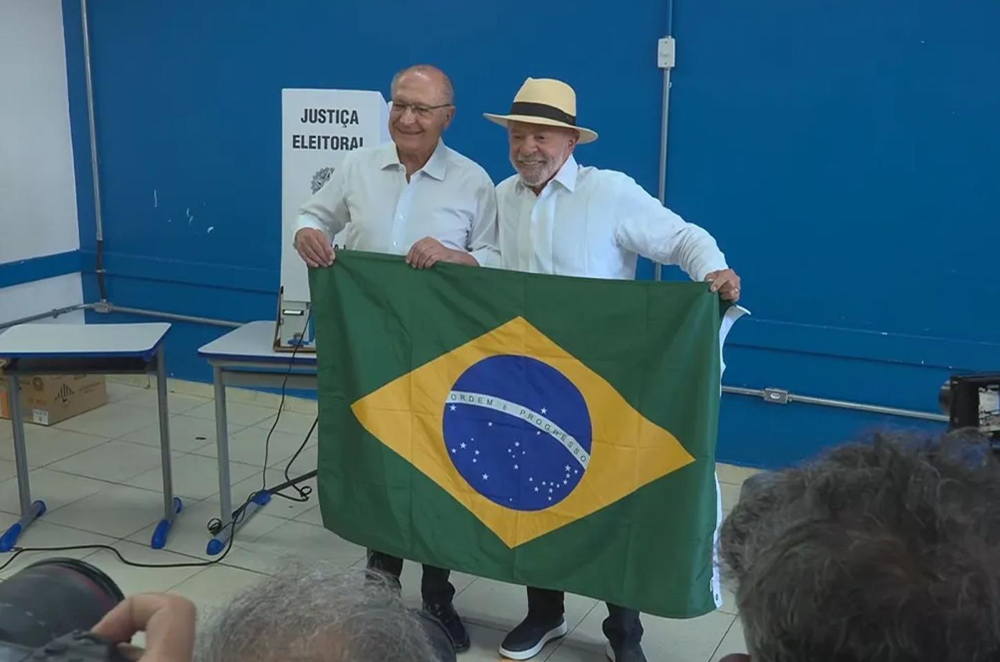 Lula vota em São Bernardo do Campo no primeiro turno das eleições
