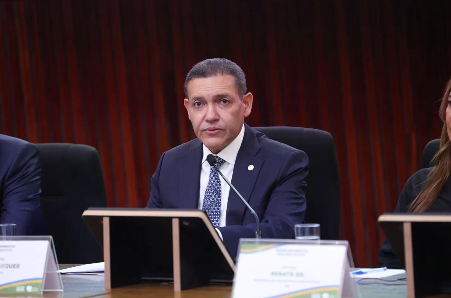 Nunes Marques vota em Brasília logo após abertura das urnas