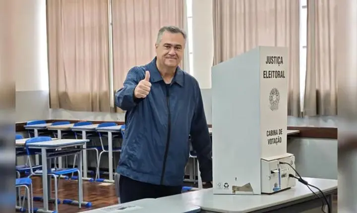Beto Preto vota em Apucarana e comenta expectativa para as eleições