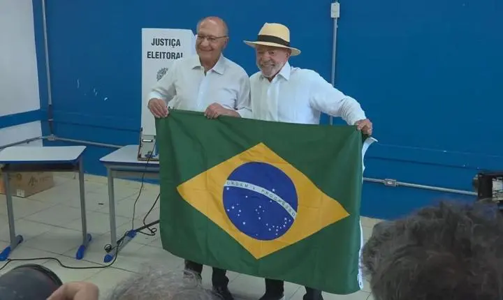 Lula vota em São Bernardo do Campo no primeiro turno das eleições