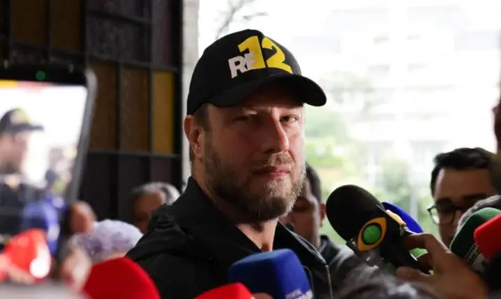 Requião Filho vota em Curitiba, comenta segundo turno e critica decisões sobre candidatura de Dallagnol