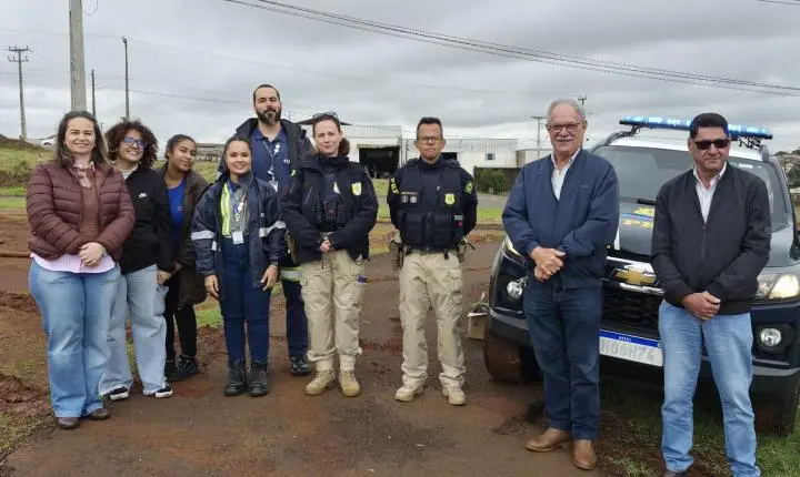 Rumo realiza ação de conscientização sobre segurança em cruzamento ferroviário de Jandaia do Sul